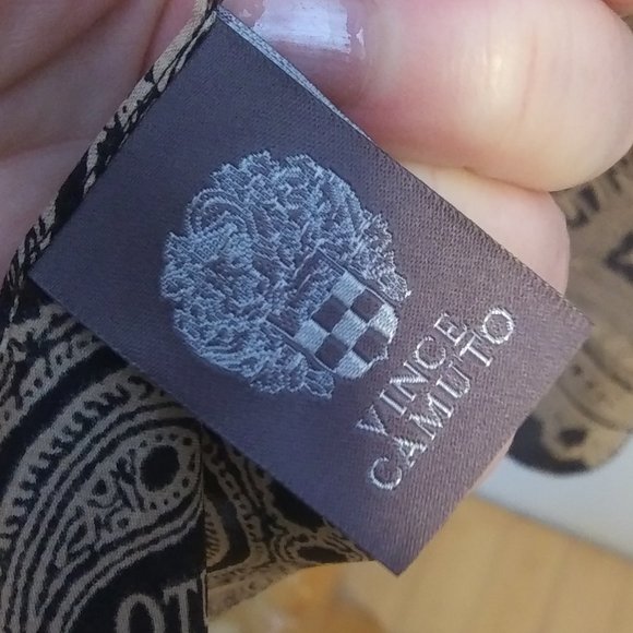 Vince Camuto silk scarf Dry clean only - Picture 4 of 11